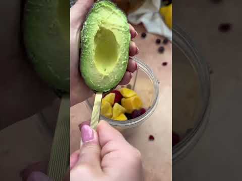 Avocado berry smoothie bowl with Chocolate lentils
